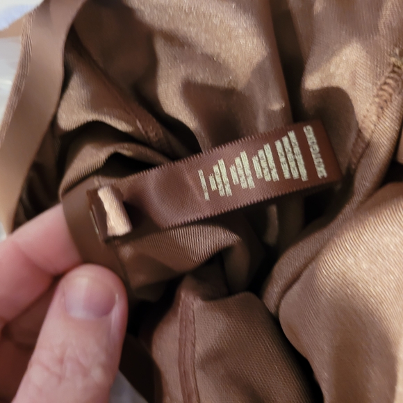 New Skims Sheer Sculpt Thong Bodysuit - Picture 4 of 4